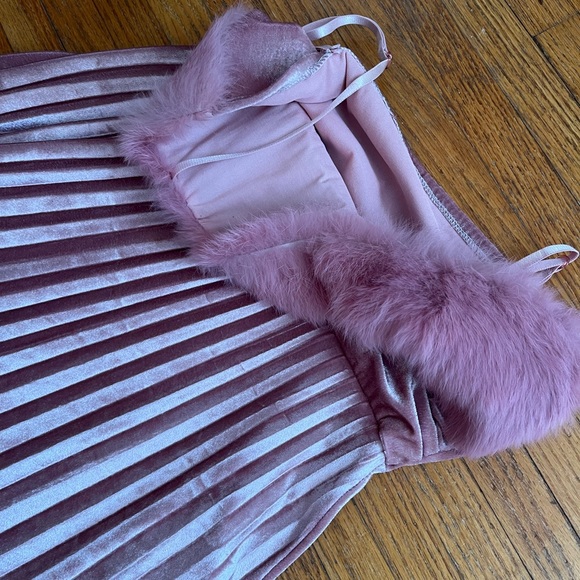 Beautiful, Velvet dusty Rose Vintage Dress with fur trimmings - Picture 6 of 6